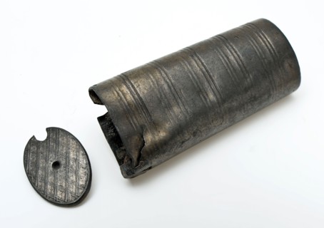 Pewter sleeve socket with line pattern, tinder box, tondeldoos lighter equipment tin metal, cast Oval jug bottom and top hinged
