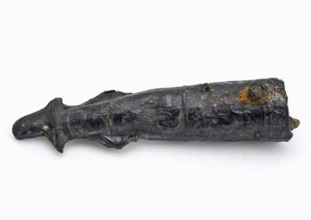 Pewter batter with protrusion for the tip, batter soil find tin wood metal, cast Hollow in point-ending cylinder Close