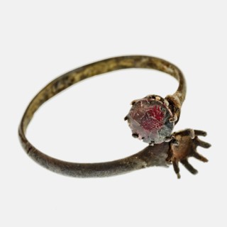 Silver ring with originally two red stones, ring ornament clothing accessory clothing soil find silver stone? glass? metal