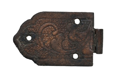 Decorated fittings, belt or book fittings, herd ground find copper metal, beaten Single horseshoe with part of hinge