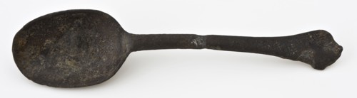 Spoon with oval bowl and stem with brace-shaped end, spoon cutlery soil find tin metal, cast Oval bowl accolade steel end Rat