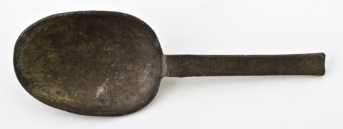 Spoon with oval bowl and flat handle, spoon cutlery soil find tin metal, cast Oval tray straight handle praise and rat tail