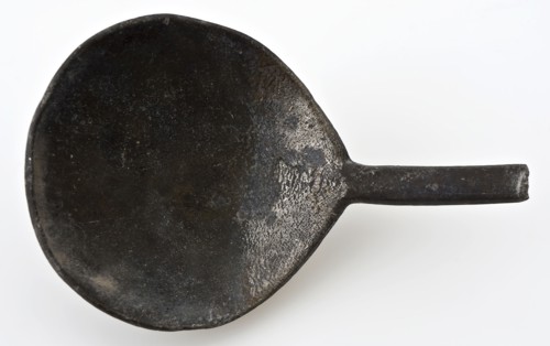 Spoon with fig-shaped container and stem with rectangular cross-section, spoon cutlery soil find tin metal, cast Molded bowl