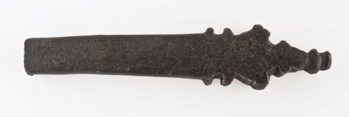 Push-on lift, ending in flat turret with point, has knife cutlery soil find copper metal, Sliding lift in the style of De wy