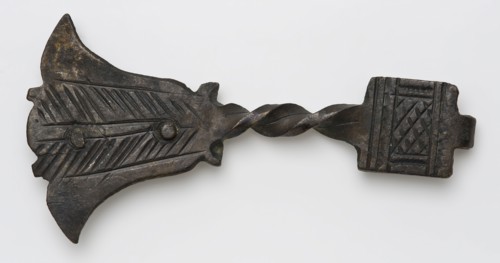 Metal book fitting with tulip-shaped end, decorative fittings soil finds copper? metal, whipped riveted engraved Book fittings