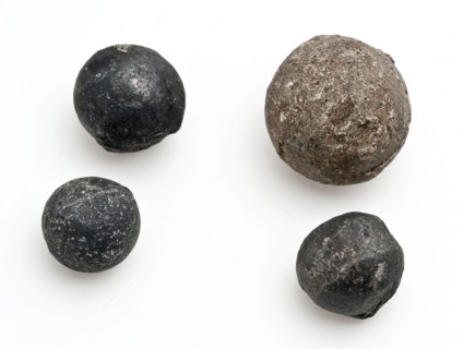 Four lead bullets of different sizes, bullet ammunition soil discovery lead metal largest, cast Four solid metal gray bullets