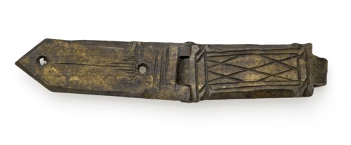 Brass book fitting consisting of two hinged parts, decorative fittings soil found brass copper metal, engraved Two hinged pieces