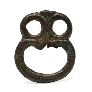 Metal belt buckle with three eyes, buckle harness clothing accessory clothing soil find brass copper bronze metal, cast Belt