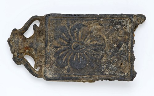 Belt tongue or batter plate with decoration, belt tongue fittings clothing accessories clothing soil find tin metal, cast