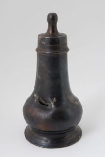 Tinsmith: Jacob Peeters?, Pewter bottle with pear shaped body and unscrewable cap with short suction knob, feeding bottle