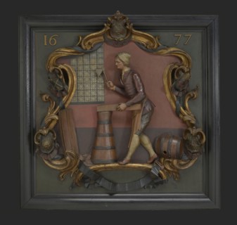 Wall-plate or gable-plate, cooper that treats stubbornly with ax on t, with incorrect inscription 1677, facade board building