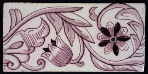 Rectangular edge tile in purple with hinged decor of tulip, with flower of ten oval petals, leaves, type of tulip fawn, yellow