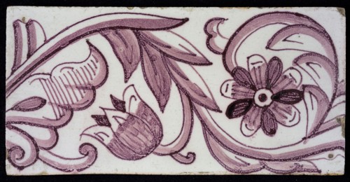 Rectangular edge tile in purple with hinged decor of tulip, with flower of ten oval petals, leaves, type of tulip fawn, yellow