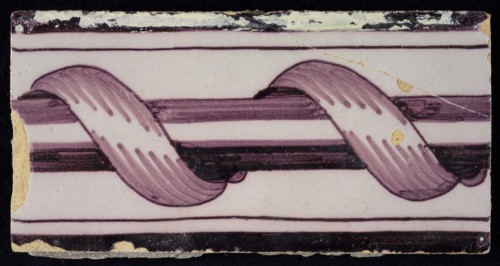 Rectangular purple border tile, surrounded decor, enclosed column, with dark purple parallel lines as edge decoration, yellow