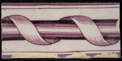 Rectangular purple border tile, lilac-like fond, surrounded decor, surrounded column, with dark purple parallel lines as edge