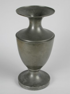 Tinsmith: Johannes Daniël Druy, Tin sacrificial vase, sacrificial vase vase tableware holder tin wool sheep wool, cast sheet
