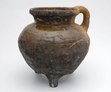 Pottery cooking jug, grape-model, on three legs, one sausage ear, pouch-shaped, grape cooking pot tableware holder utensils