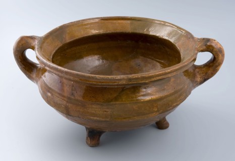 Pottery cooking pot with wide top edge, two band ears, on three legs, cooking pot crockery holder kitchenware soil find ceramics