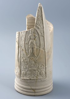 Fragment stoneware shrill, embossed with warrior and king with harp, schnelle drinking cup drinking utensils holder soil find