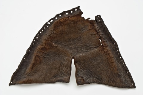 Cover of leather children's shoe, with notch in the middle of the leaf and along the edges of the sewing thread, shoe footwear