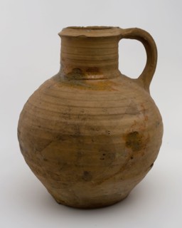 Pottery jug from Andenne on three times two toes, convex with straight neck, kitchen utensils earthenware ceramic earthenware