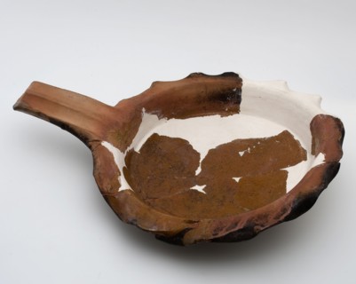 Earthenware baking pan on curved bottom with lobed edge and handle as handle, casserole tableware holder kitchen utensils