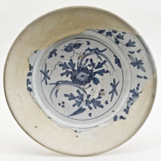 Majolica dish, deep model, with floral pattern in blue on white background, dish plate crockery holder soil find ceramic