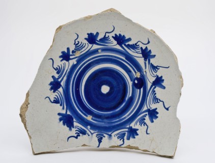 Soul of majolica dish with crinkled blue circles in the mirror, dish plate board plate soil find ceramic earthenware glaze tin