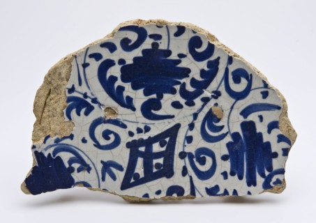 Fragment majolica dish with brushstroke decor in blue, dish plate crockery holder soil find ceramic earthenware glaze tin glaze