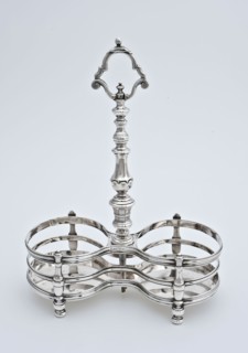 Silver standard of oil and vinegar, oil and vinegar bottle holder silver, cast Two holders next to each other in eight shape