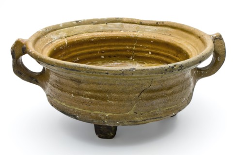 Pottery cooking pot on three legs, low and wide model with two standing ears, grape cooking pot crockery holder kitchen utensils