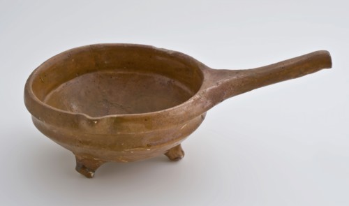 Pottery saucepan on three legs, with pouring spout and slanted handle, saucepan cooking pot crockery holder kitchenware soil