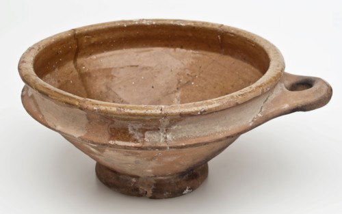 Porcelain bowl of red earthenware, internally glazed, porcelain crockery holder earth discovery ceramic earthenware glaze lead