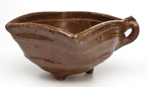 Test of red pottery, bottom round on three legs and top square, one ear, fire test test heating soil finding ceramic earthenware