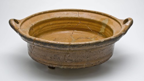Pottery cooking pot on three legs, low and wide model with two angled hook ears, cooking pot tableware holder utensils