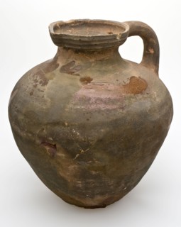 Pottery jug with ear, on six stand fins, neck with cuff collar and spout, water jug crockery holder soil find ceramic