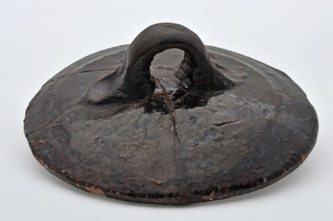Dark brown lying around pottery lid with ear, lid closure soil found ceramic earthenware glaze lead glaze, hand-turned glazed