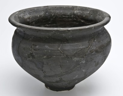 Pottery pot on small standing surface, black shard, round and round with outstanding neck edge, pot holder soil found ceramic