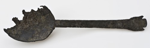 Spoon with oval bowl, flat handle ends in pied-de-biche, spoon cutlery soil find tin metal, w spoon tray 4,5, tray 6,0