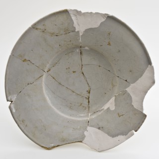 White dish or cardinal dish on small stand with broad and curled flag, faience, dish plate tableware holder soil find ceramic