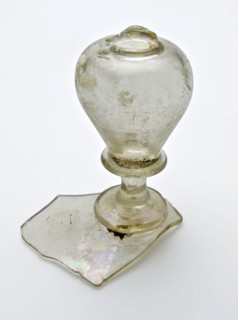 Trunk fragment flute glass with hollow knob in the stem, pontilemark, flute glass glass soil found glass, blown in shape Flute