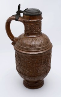 pottenbakker: Hermann Wolters, Brown stoneware gun with tin lid, gun jug tableware holder soil find ceramic stoneware glaze salt