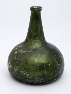 Bulbous bottle, belly bottle bottle holder soil find glass, bottom. Body with convex wall to convex shoulders with crack