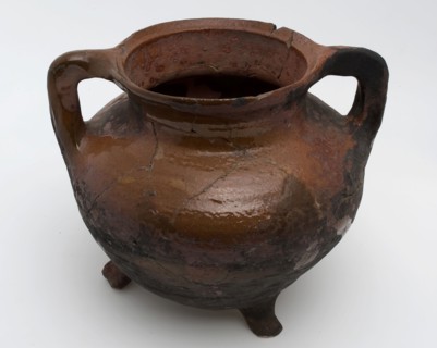 Pottery grape on three legs, two hook ears, sparingly glazed, grape cooking pot tableware holder utensils earthenware ceramic