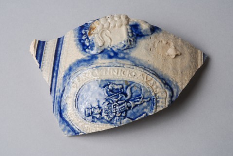Fragment stoneware chamber pot, decorated with lion and cartouche with rider, pot holder sanitary soil find ceramics pottery