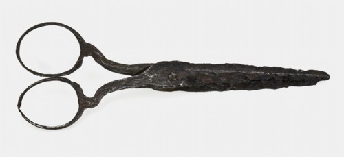 Scissors with slightly curved legs, scissor cutting tool soil finds iron metal, one scissor blade marked with letter: Y