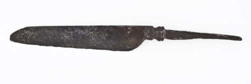 Blade with angel, separation between here has slightly profiled band, blade knife cutlery soil find iron metal, Straight cut