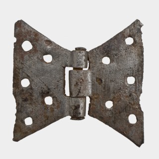 Hand-forged butterfly-shaped hinge, hinge soil found iron metal, forged riveted archeology Rotterdam City Triangle Groenendaal
