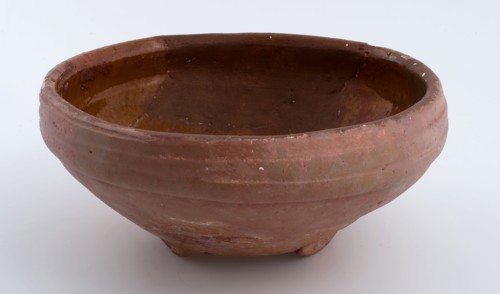 Pottery comes on stand fins of red earthenware with lead glaze, bowl crockery holder soil find ceramic earthenware glaze lead