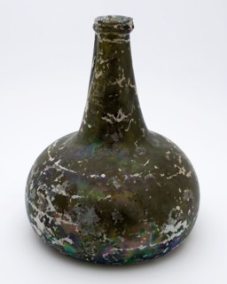 Belly bottle, cat's head, belly bottle bottle holder soil find glass, bottom. Around rejuvenated body to round shoulders